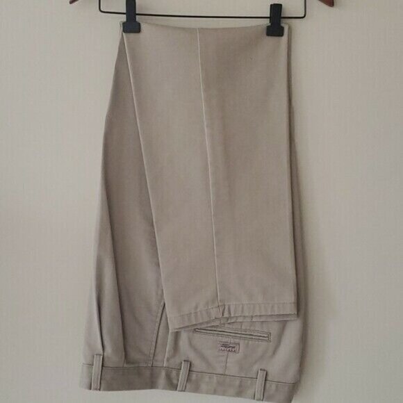 levi Strauss Pleated Khakis Chino Tan Classic Fit Straight Leg Size 34 x 34 - Picture 5 of 9